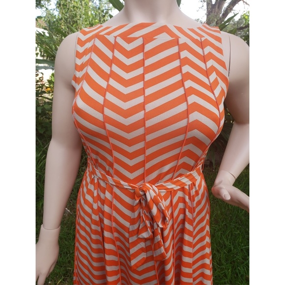 Dress - Picture 3 of 4